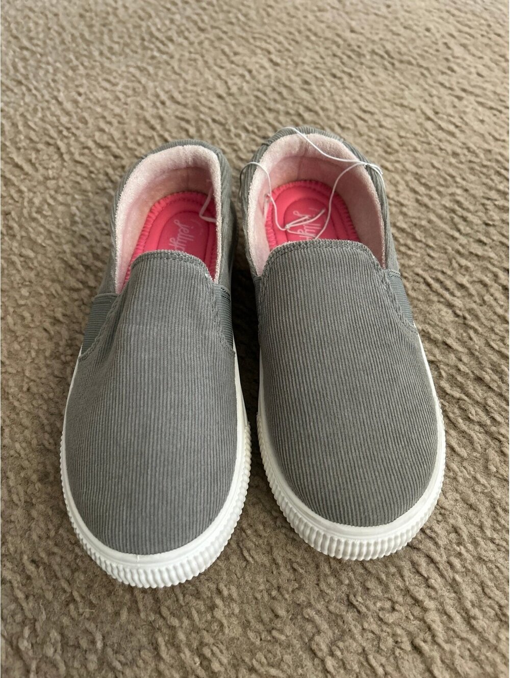 C429  sneakers shoes comfy new unused 7.5 M